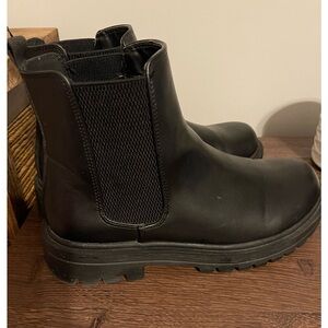 Womens Unr8ed Chelsea Boots